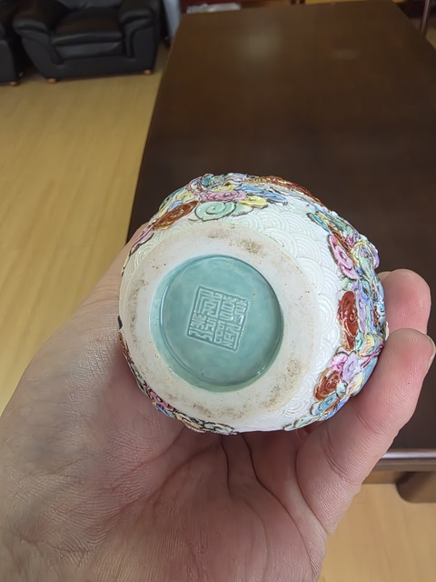 古玩陶瓷粉彩堆塑人物故事紋棒槌瓶真品鑒賞圖