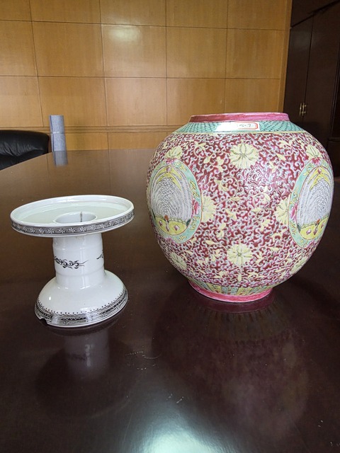 古玩陶瓷粉彩開窗團鶴紋宮燈拍賣，當前價格4600元