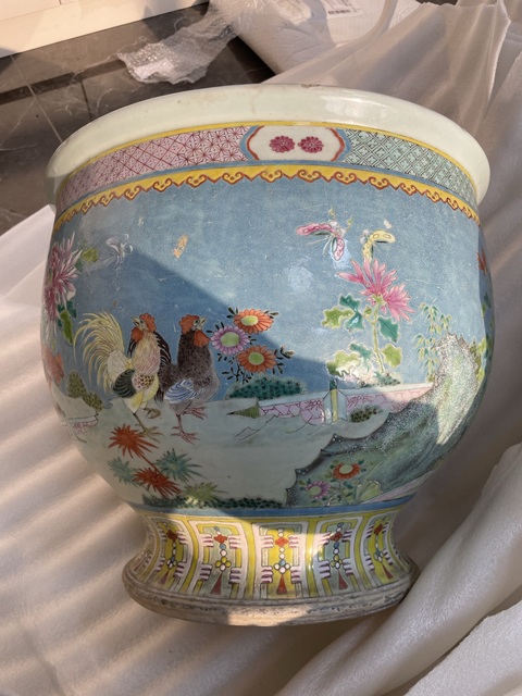 古玩陶瓷粉彩雞紋大花盆真品鑒賞圖