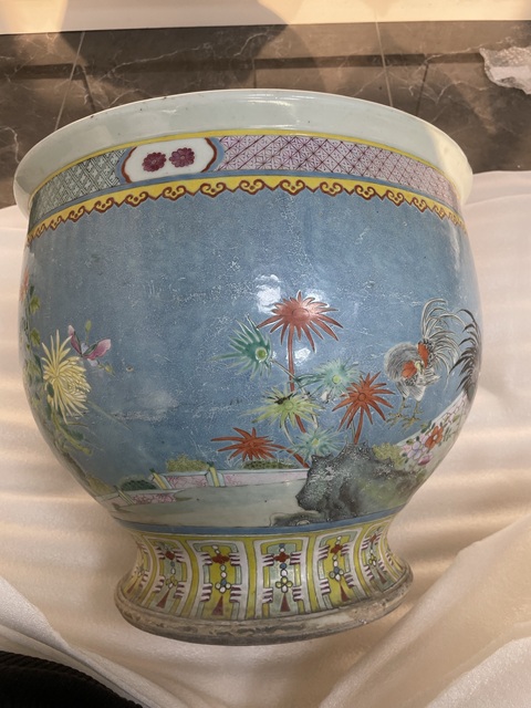 古玩陶瓷粉彩雞紋大花盆真品鑒賞圖