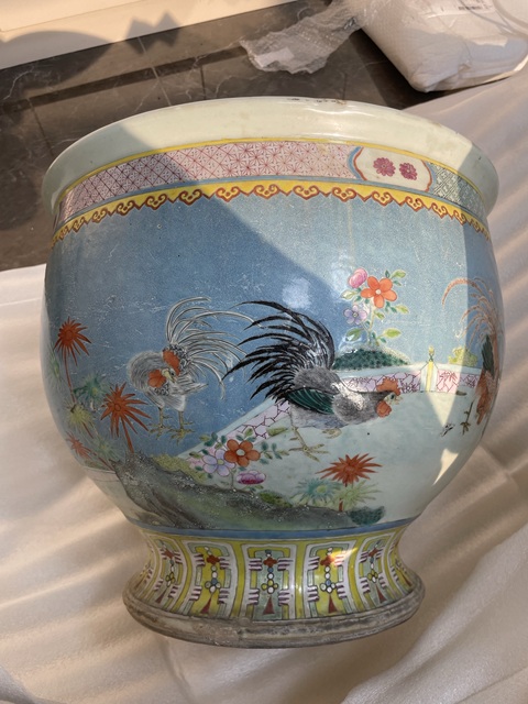 古玩陶瓷粉彩雞紋大花盆真品鑒賞圖