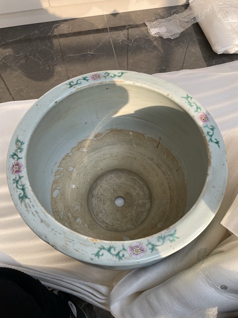 古玩陶瓷粉彩雞紋大花盆真品鑒賞圖