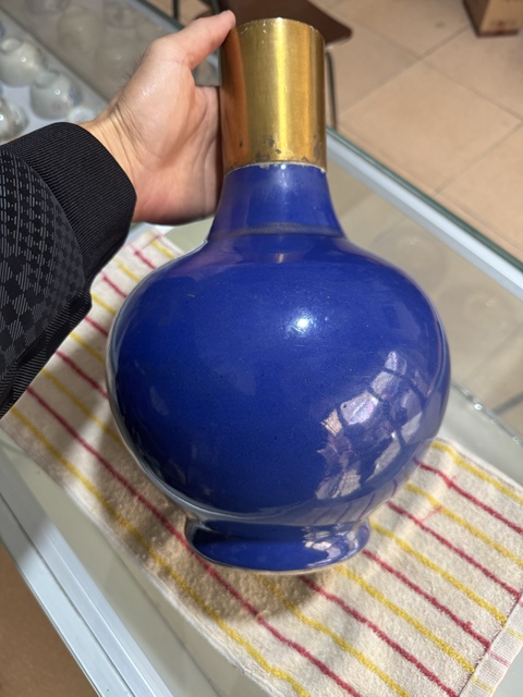 古玩陶瓷清光緒 藍釉堆塑竹紋賞瓶真品鑒賞圖