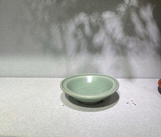 古玩陶瓷龍泉梅子青折沿洗真品鑒賞圖