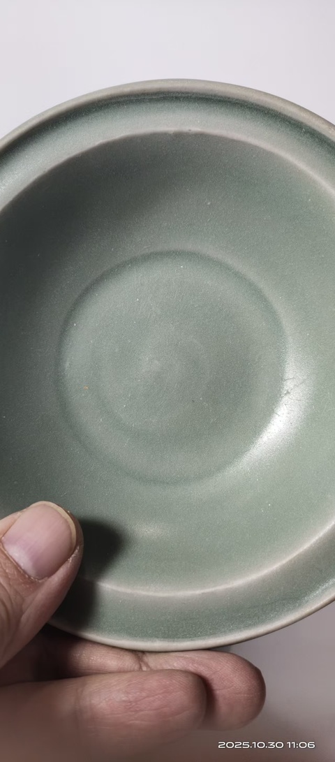 古玩陶瓷龍泉梅子青折沿洗真品鑒賞圖
