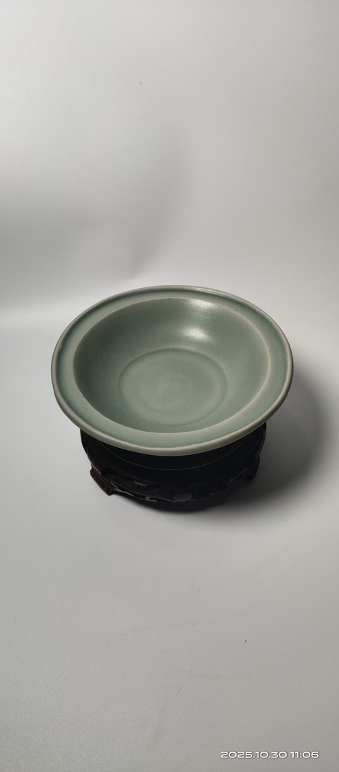 古玩陶瓷龍泉梅子青折沿洗真品鑒賞圖