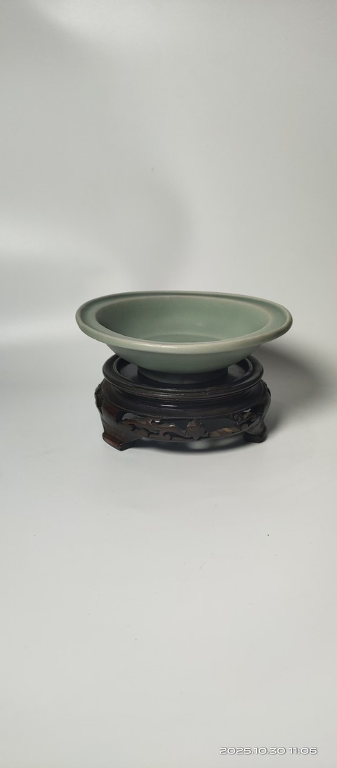 古玩陶瓷龍泉梅子青折沿洗真品鑒賞圖
