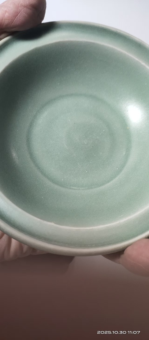 古玩陶瓷龍泉梅子青折沿洗真品鑒賞圖