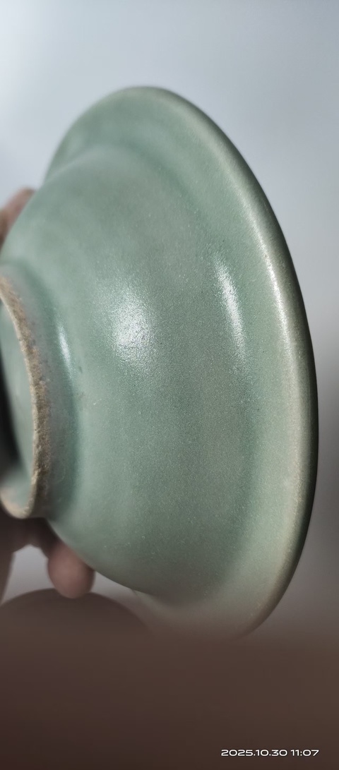 古玩陶瓷龍泉梅子青折沿洗真品鑒賞圖