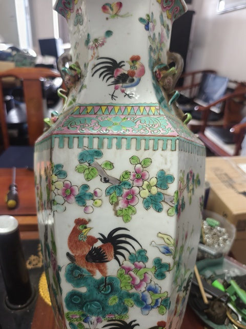 古玩陶瓷大雞圖粉彩瓶真品鑒賞圖