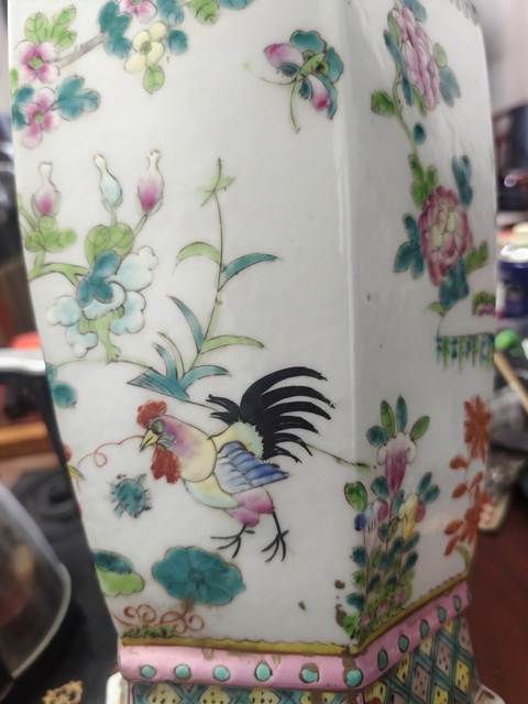 古玩陶瓷大雞圖粉彩瓶真品鑒賞圖