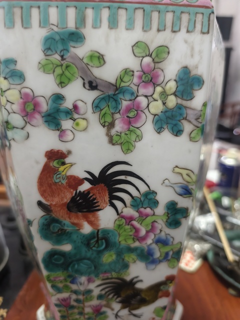 古玩陶瓷大雞圖粉彩瓶真品鑒賞圖