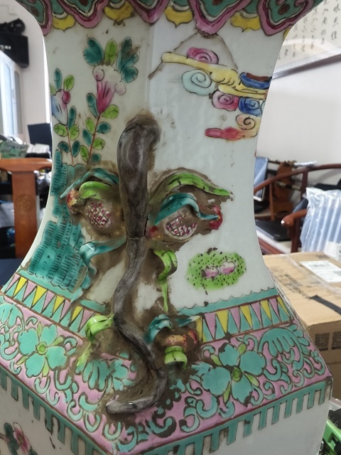 古玩陶瓷大雞圖粉彩瓶真品鑒賞圖