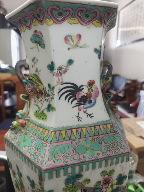 古玩陶瓷大雞圖粉彩瓶真品鑒賞圖