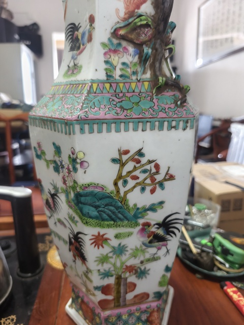 古玩陶瓷大雞圖粉彩瓶真品鑒賞圖