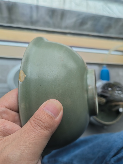 古玩陶瓷龍泉青瓷花卉紋碗真品鑒賞圖