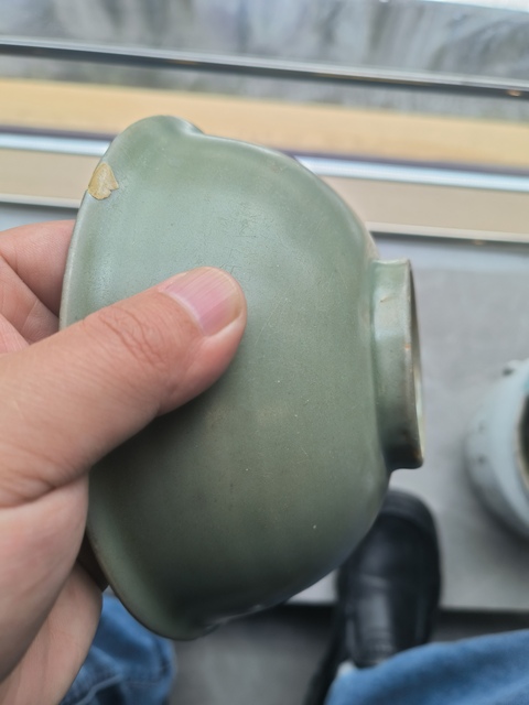 古玩陶瓷龍泉青瓷花卉紋碗真品鑒賞圖