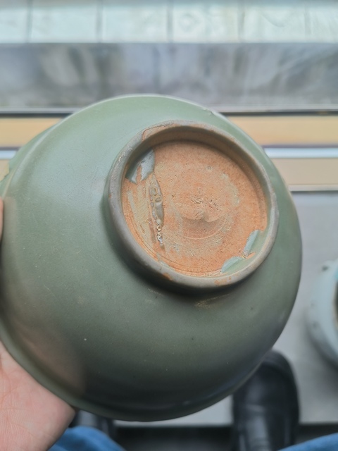 古玩陶瓷龍泉青瓷花卉紋碗真品鑒賞圖