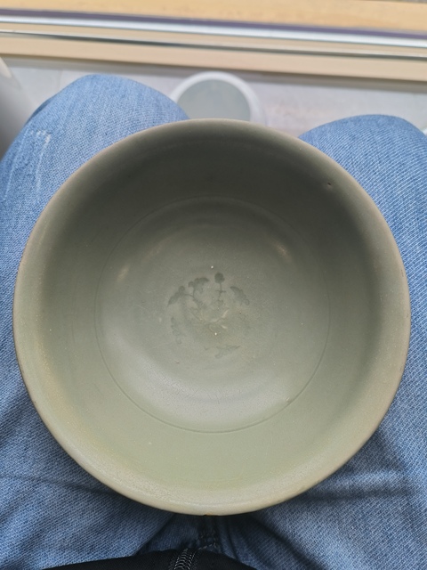 古玩陶瓷龍泉青瓷花卉紋碗真品鑒賞圖