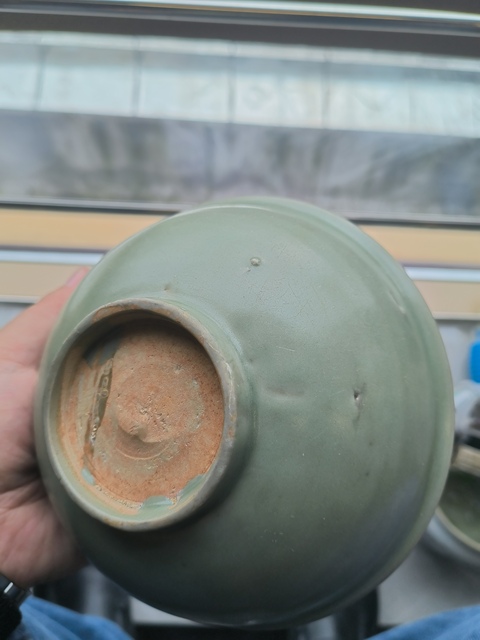 古玩陶瓷龍泉青瓷花卉紋碗真品鑒賞圖