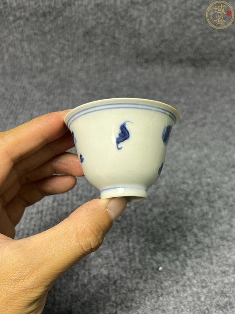 古玩陶瓷晚清青花杯真品鑒賞圖