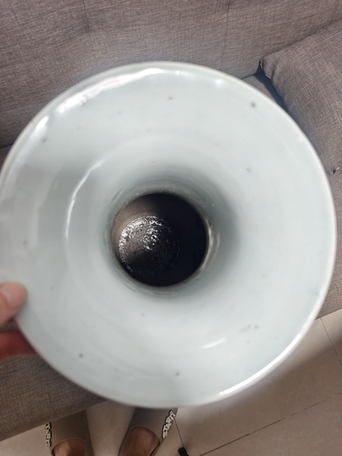 古玩陶瓷吹藍(lán)釉龍紋瓶真品鑒賞圖