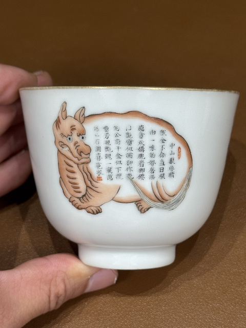 古玩陶瓷清道光 粉彩紅樓夢人物紋杯真品鑒賞圖