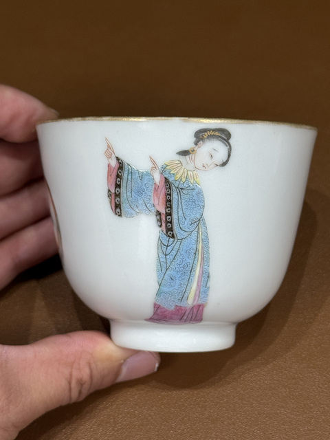 古玩陶瓷清道光 粉彩紅樓夢人物紋杯真品鑒賞圖
