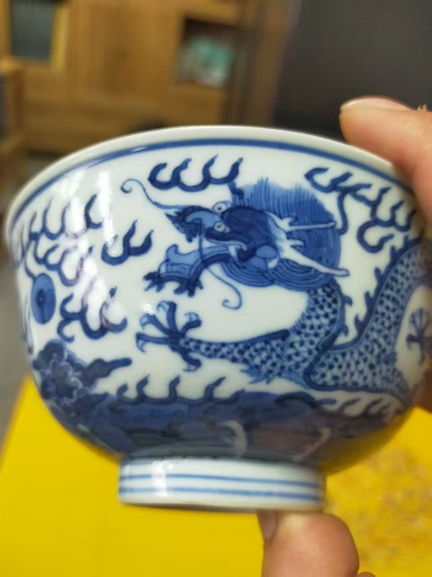 古玩陶瓷青花趕珠龍紋碗真品鑒賞圖