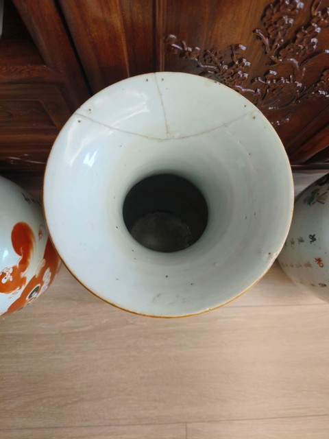 古玩陶瓷民國粉彩瓶真品鑒賞圖