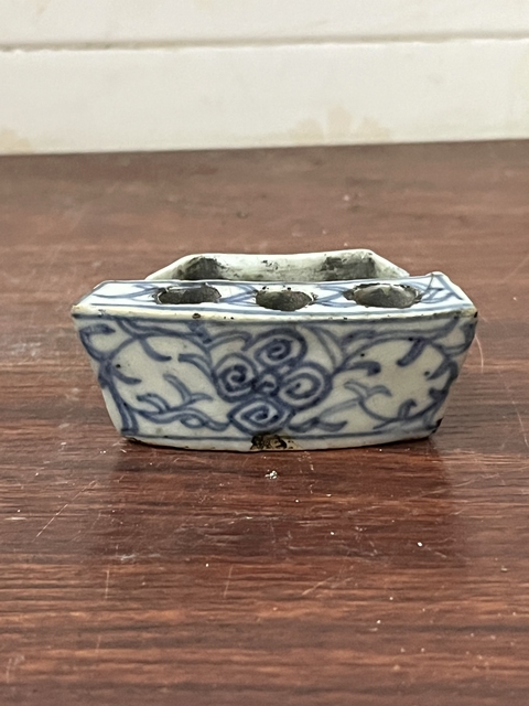 古玩陶瓷青花纏枝蓮紋筆插真品鑒賞圖