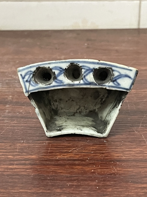 古玩陶瓷青花纏枝蓮紋筆插真品鑒賞圖