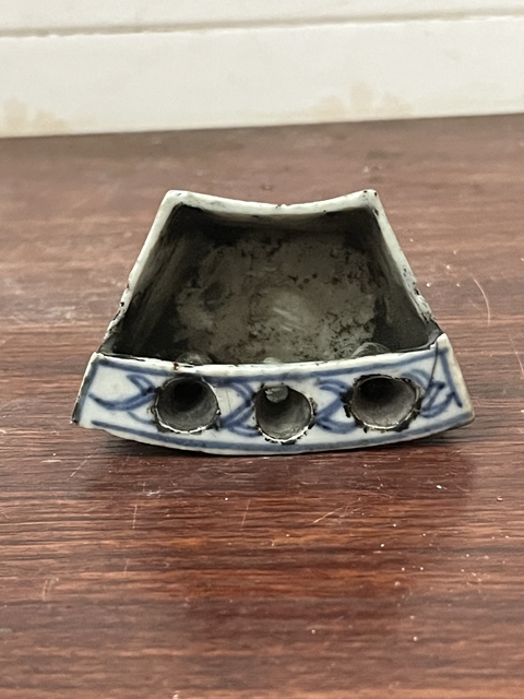 古玩陶瓷青花纏枝蓮紋筆插真品鑒賞圖