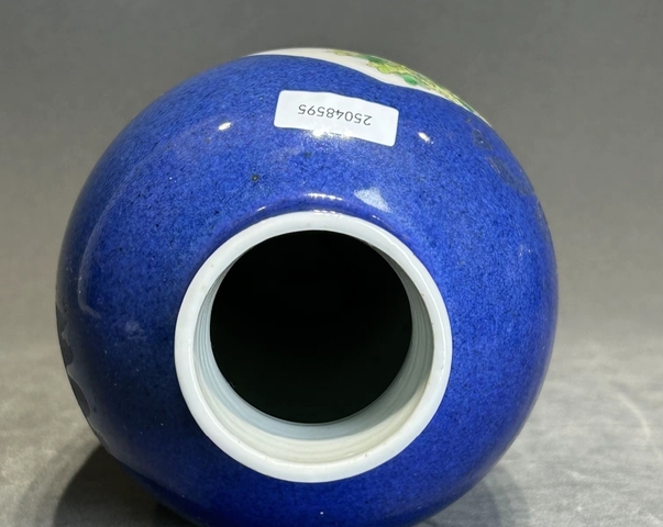 古玩陶瓷晚清灑藍開窗人物故事五彩瓶拍賣，當前價格3980元