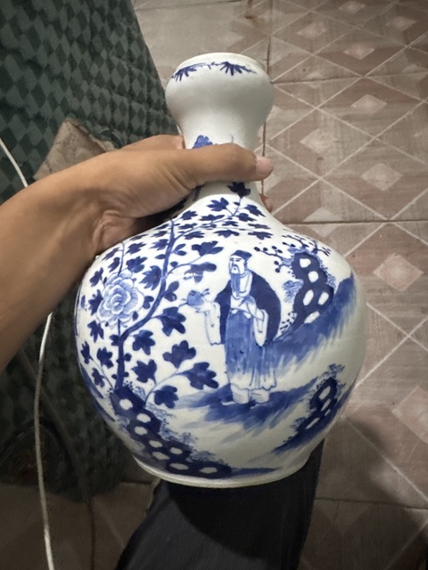 古玩陶瓷人物紋青花壺真品鑒賞圖