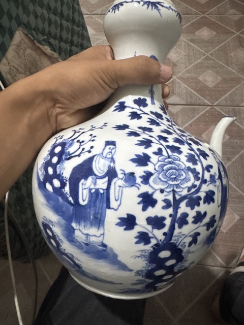 古玩陶瓷人物紋青花壺真品鑒賞圖