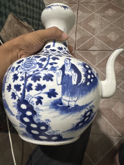 古玩陶瓷人物紋青花壺真品鑒賞圖