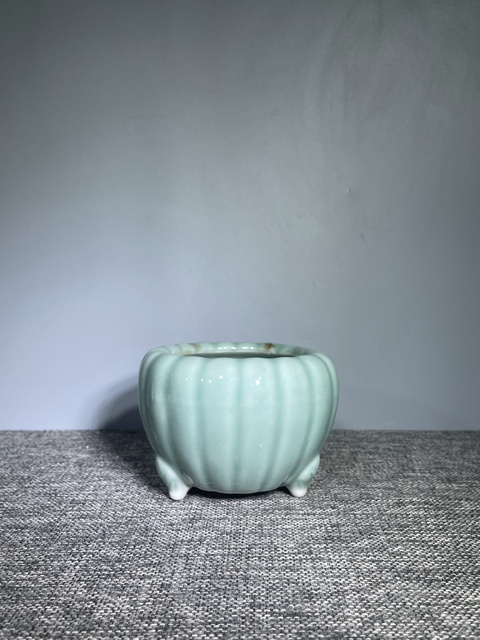 古玩陶瓷清末民初.豆青釉香爐拍賣,當前價格550元