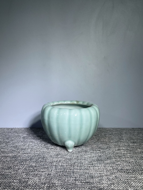 古玩陶瓷清末民初.豆青釉香爐拍賣,當前價格550元