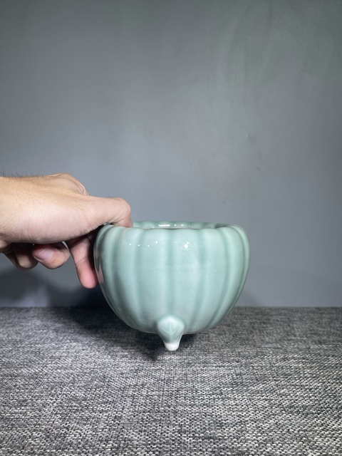 古玩陶瓷清末民初.豆青釉香爐拍賣,當前價格550元