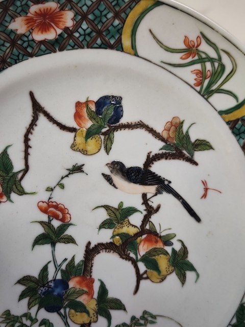 古玩陶瓷花鳥壽桃五彩盤真品鑒賞圖