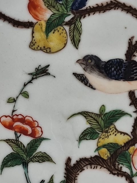 古玩陶瓷花鳥壽桃五彩盤真品鑒賞圖