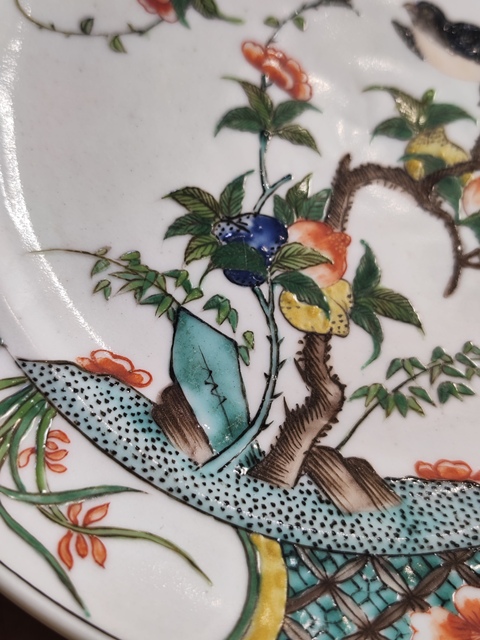 古玩陶瓷花鳥壽桃五彩盤真品鑒賞圖