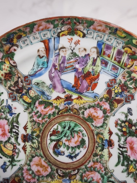 古玩陶瓷人物花鳥蝶紋廣彩臥足盤真品鑒賞圖