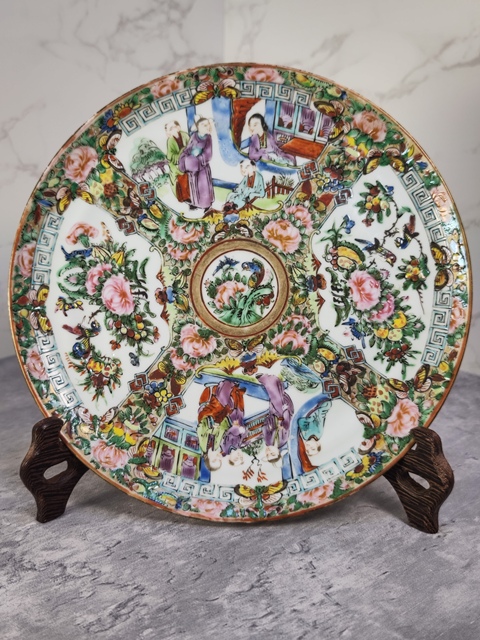 古玩陶瓷人物花鳥蝶紋廣彩臥足盤真品鑒賞圖