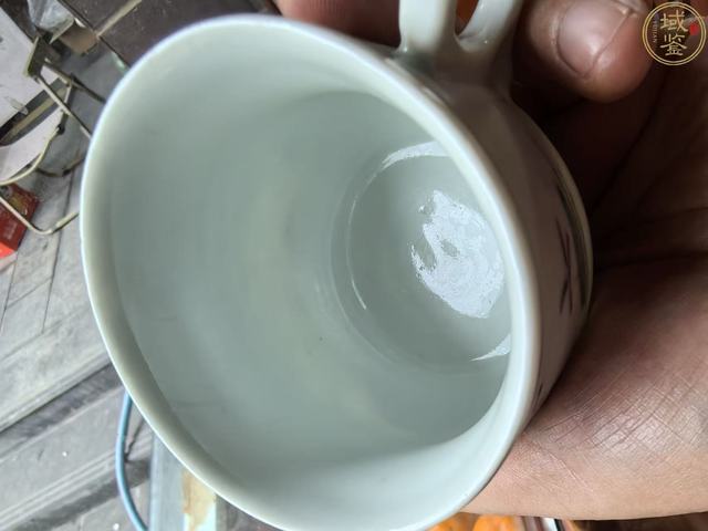 古玩陶瓷人物紋粉彩執(zhí)杯真品鑒賞圖