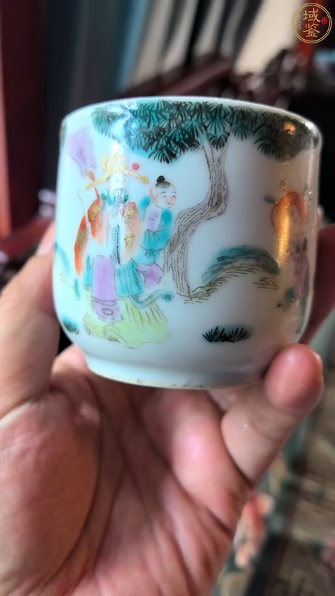 古玩陶瓷人物紋粉彩執(zhí)杯真品鑒賞圖