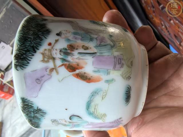 古玩陶瓷人物紋粉彩執(zhí)杯真品鑒賞圖