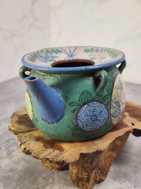 古玩陶瓷花卉紋紫砂加彩執(zhí)壺真品鑒賞圖