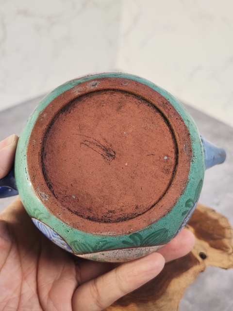 古玩陶瓷花卉紋紫砂加彩執(zhí)壺真品鑒賞圖